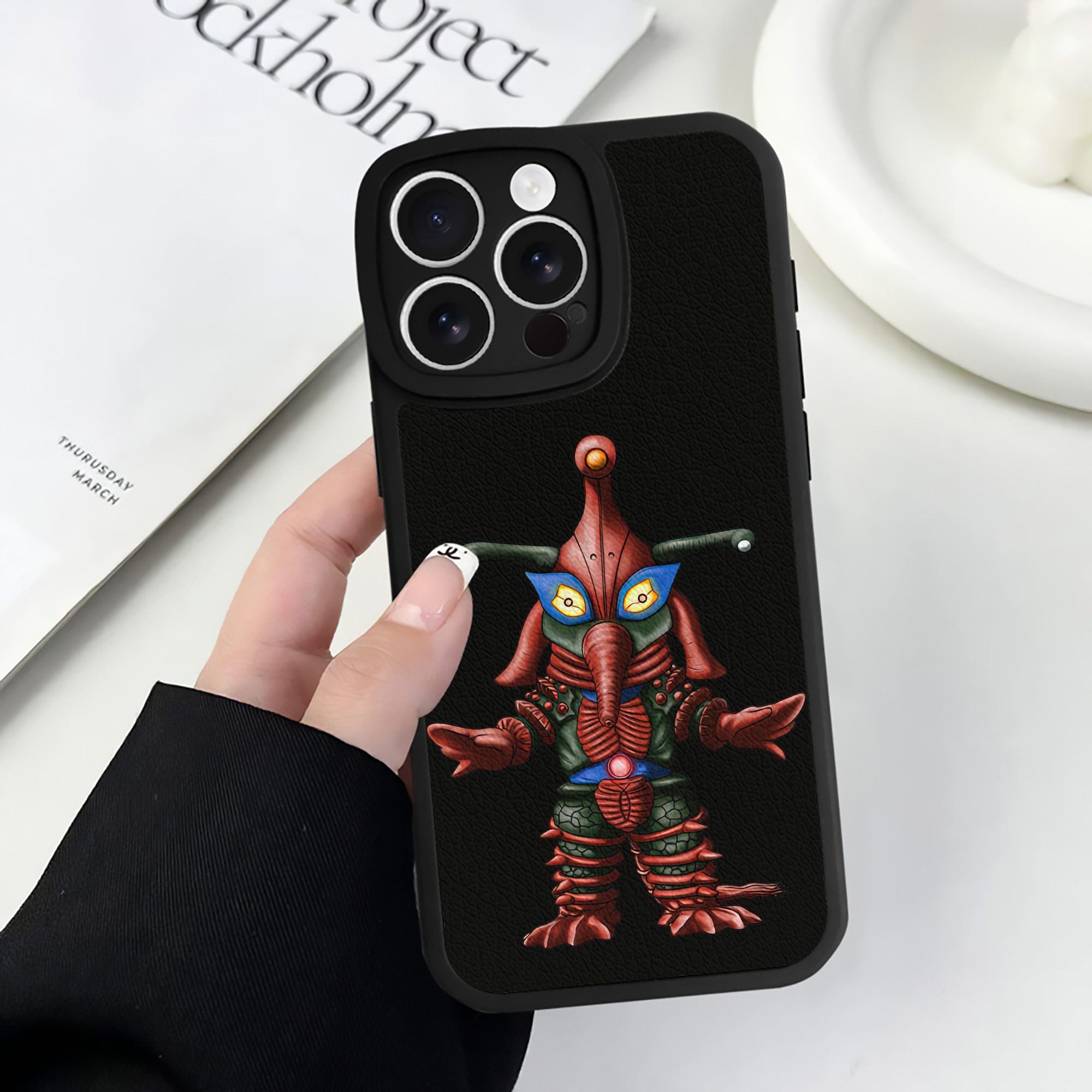 （画像用） ウルトラマン Ultraman 【iPhone 16シリーズ対応】シリコンスマホケース（レザー調） 材質：シリコン